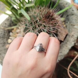 Classic Wave Swirl Dainty Scroll Ring, size 7.5